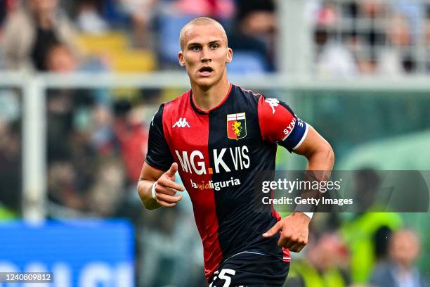 Leo Ostigard of Genoa wears the captain armband during the Serie A match between Genoa CFC and Bologna Fc at Stadio Luigi Ferraris on May 21, 2022 in...