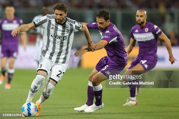 Manuel Locatelli of Juventus in action against Giacomo Bonaventura of ACF Fiorentina during the Serie A match between ACF Fiorentina and Juventus at...