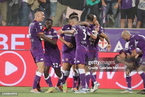 Alfred Duncan of ACF Fiorentina celebrates after scoring a goal during the Serie A match between ACF Fiorentina and Juventus at Stadio Artemio...