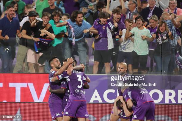 Alfred Duncan of ACF Fiorentina celebrates after scoring a goal during the Serie A match between ACF Fiorentina and Juventus at Stadio Artemio...