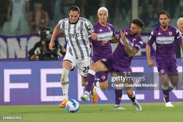 Adrien Rabiot of Juventus in action against Lorenzo Venuti of ACF Fiorentina during the Serie A match between ACF Fiorentina and Juventus at Stadio...