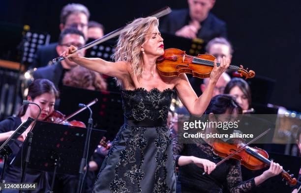 Dpatop - 21 May 2022, Mecklenburg-Western Pomerania, Peenemünde: Violinist Anne-Sophie Mutter joins the New York Philharmonic Orchestra for the...