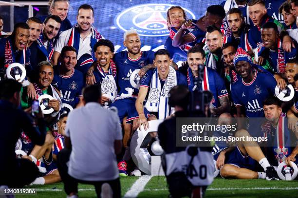 Paris Saint-Germain squad celebrating with 2022 Ligue 1 winners trophy during the Ligue 1 Uber Eats match between Paris Saint Germain and FC Metz at...