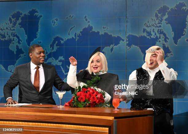 Natasha Lyonne, Japanese Breakfast Episode 1826 -- Pictured: Anchor Michael Che, with Aidy Bryant and Bowen Yang as Trend Forecasters during Weekend...