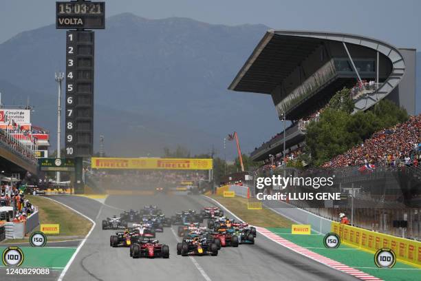 Drivers speed up at the start of the Spanish Formula One Grand Prix at the Circuit de Catalunya on May 21, 2022 in Montmelo, on the outskirts of...