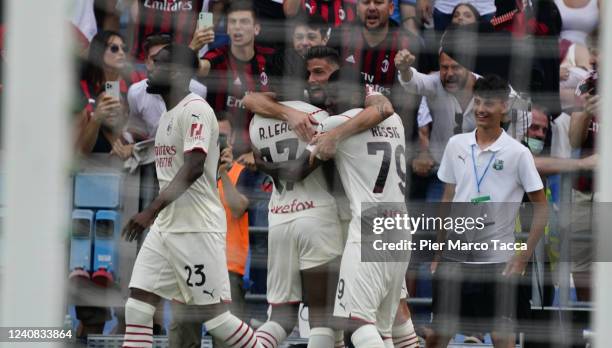Olivier Giroud of Milan celebrates after scoring his teams opening goal during the Serie A match between US Sassuolo and AC Milan at Mapei Stadium -...