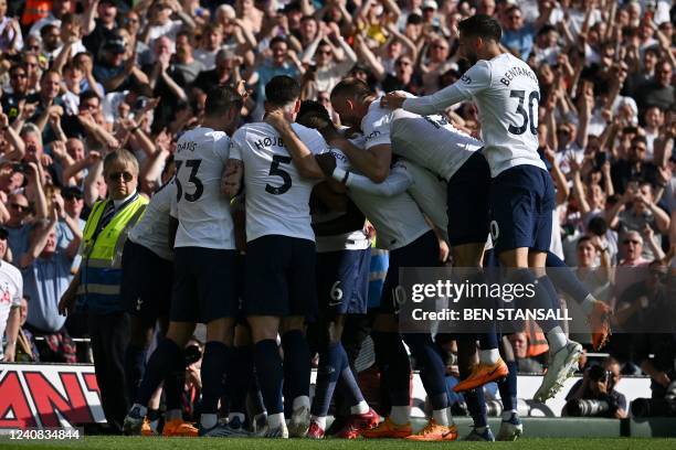 Tottenham Hotspur's players celebrate their fourth goal during the English Premier League football match between Norwich City and Tottenham Hotspur...