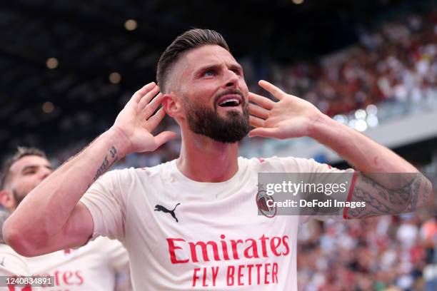 Olivier Giroud of AC Milan celebrates after scoring his team's second goal during the Serie A match between US Sassuolo and AC Milan at Mapei Stadium...