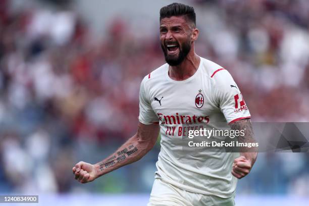 Olivier Giroud of AC Milan celebrates after scoring his team's first goal during the Serie A match between US Sassuolo and AC Milan at Mapei Stadium...