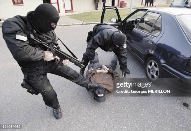 French National SWAT team: RAID for the security of the world cup In France On January 20, 1998 - Simulated arrest, security training in preparation...