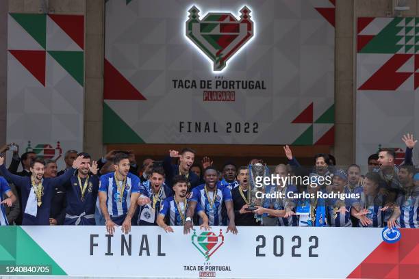 Porto players with the trophy at the end of the Portuguese Cup Final match between FC Porto and CD Tondela at Estadio Nacional on May 22, 2022 in...