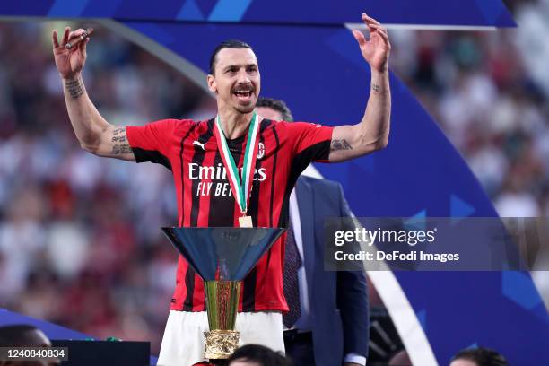 Zlatan Ibrahimovic of AC Milan celebrates with the trophy after winning the championship after the Serie A match between US Sassuolo and AC Milan at...