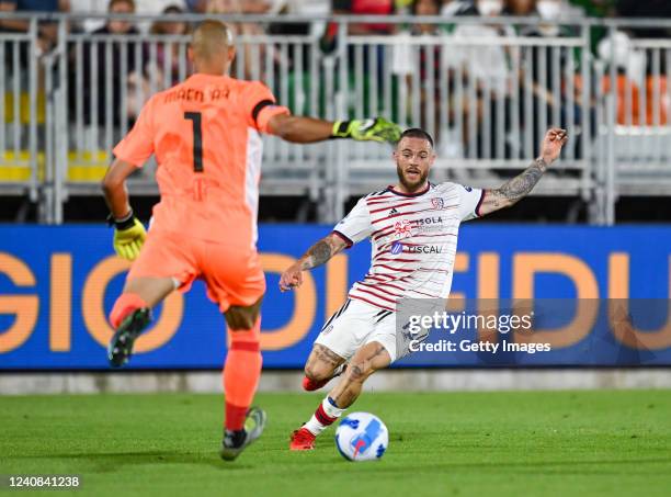 Niki Maenpa of Venezia competes for the ball with Nahitan Nandez during the Serie A match between Venezia FC and Cagliari Calcio at Stadio Pier Luigi...