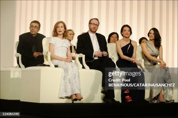 Palme d'Or Closing Ceremony At The 62nd Cannes Film Festival, France On May 24, 2009 - Picture shows: Nuri Bilge Ceylan, Isabelle Huppert, Robin...