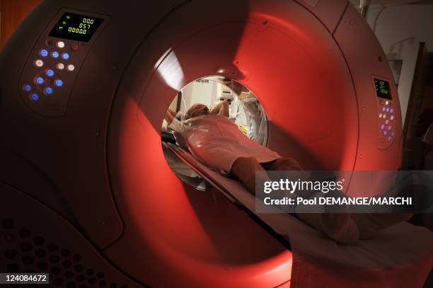 Gamma Rays Scan Gamma Ray Scanner Photos and Premium High Res Pictures - Getty Images