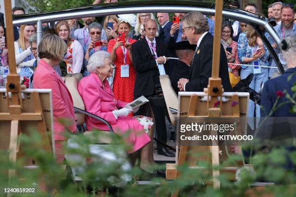 Britain's Queen Elizabeth II is given a tour by Keith Weed , President of the Royal Horticultural Society during a visit to the 2022 RHS Chelsea...