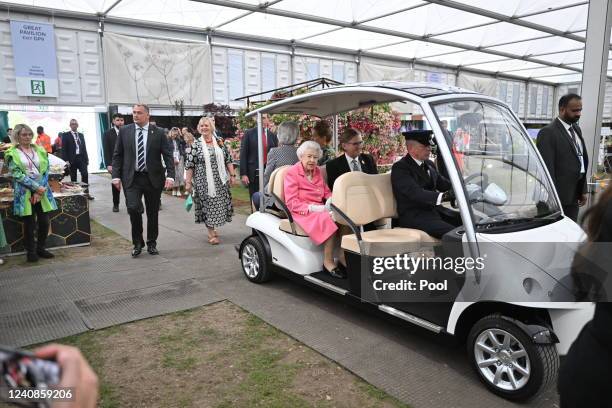 Queen Elizabeth II is given a tour by Keith Weed, President of the Royal Horticultural Society during a visit to The Chelsea Flower Show 2022 at the...