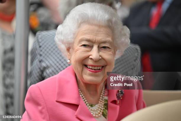 Queen Elizabeth II is given a tour by Keith Weed, President of the Royal Horticultural Society during a visit to The Chelsea Flower Show 2022 at the...