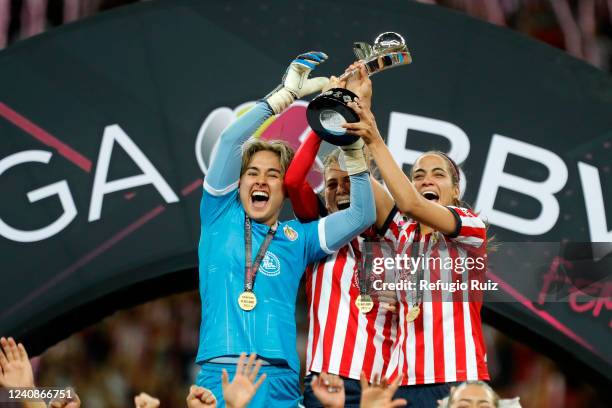 Blanca Félix, Alicia Cervantes and Christian Jaramillo of Chivas lift the champion trophy after the final second leg match between Chivas and Pachuca...