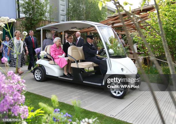 Queen Elizabeth II visits The Chelsea Flower Show 2022 at the Royal Hospital Chelsea on May 23, 2022 in London, England. The Chelsea Flower Show...