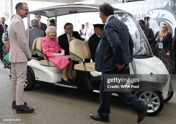 Queen Elizabeth II visits The Chelsea Flower Show 2022 at the Royal Hospital Chelsea on May 23, 2022 in London, England. The Chelsea Flower Show...