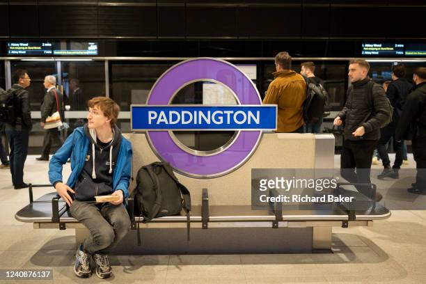Passengers experience new Paddington station platforms on the day that the capital's Elizabeth Line finally opens, on 24th May 2022, in London,...