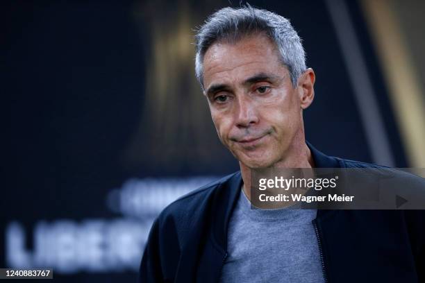 Paulo Sousa coach of Flamengo looks on during the Copa CONMEBOL Libertadores 2022 match between Flamengo and Sporting Cristal at Maracana Stadium on...
