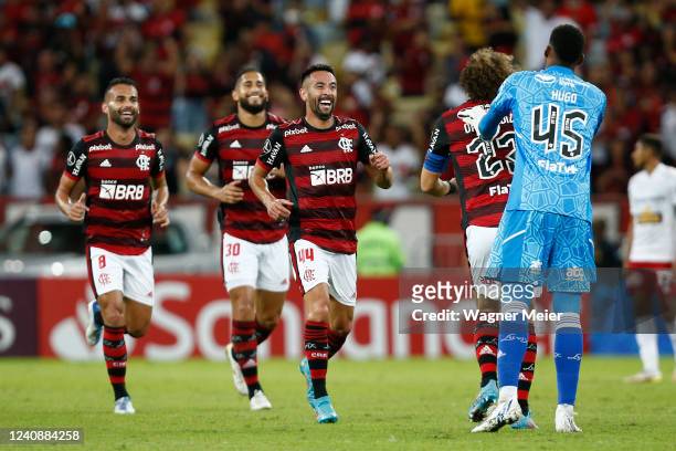 Mauricio Isla of Flamengo celebrates after scoring the first goal of  News Photo - Getty Images
