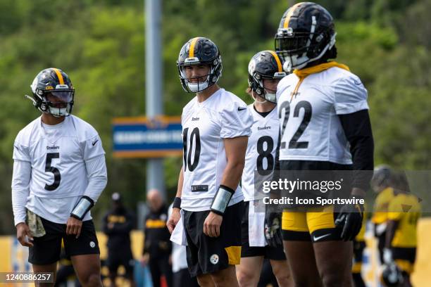 Pittsburgh Steelers quarterback Mitchell Trubisky , running back Najee Harris , quarterback Kenny Pickett , and quarterback Chris Oladokun take part...