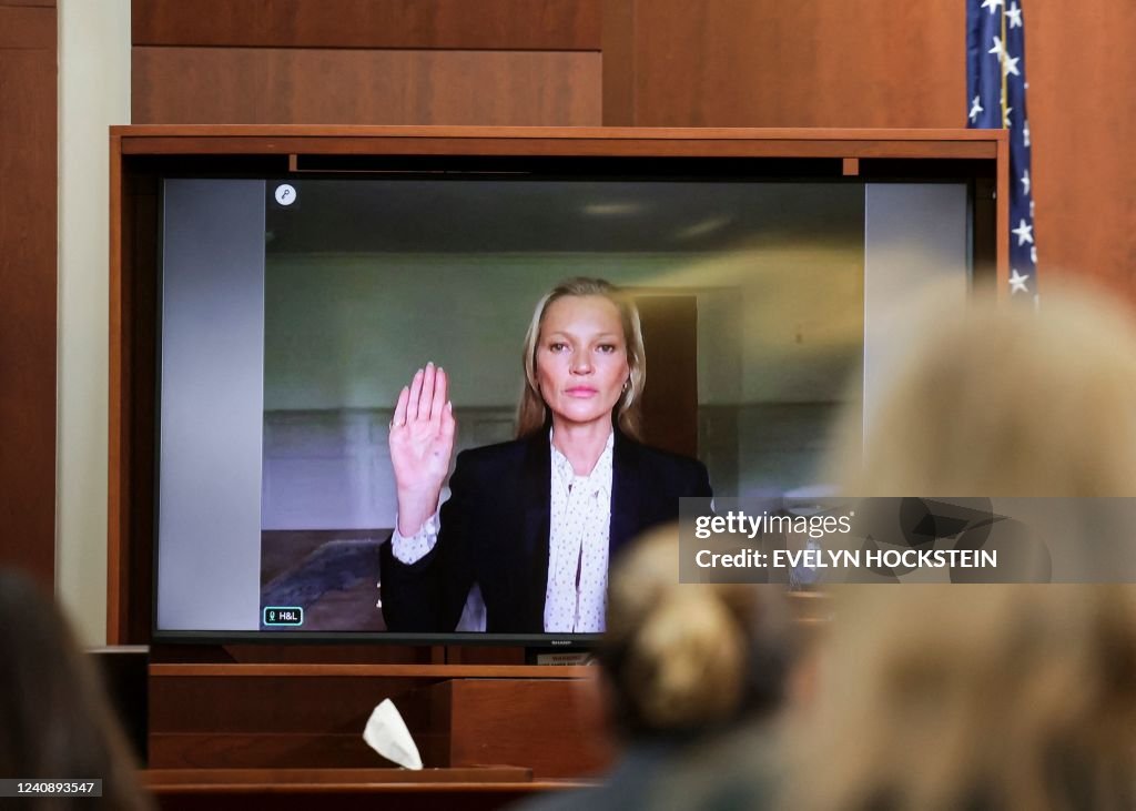 TOPSHOT-US-COURT-DEPP-HEARD