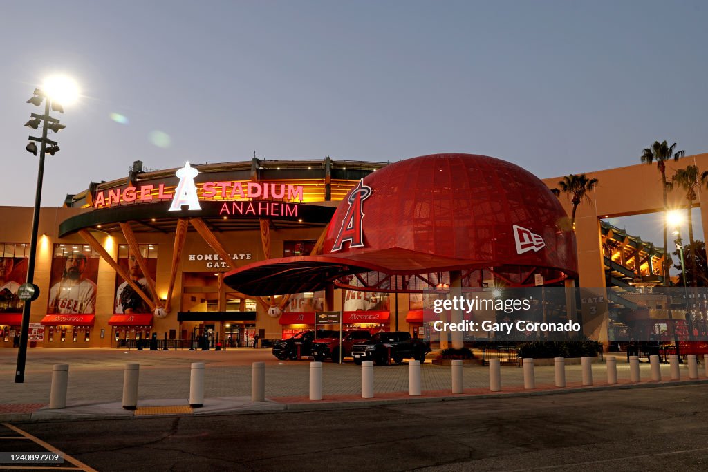 Anaheim mayor resigns amid corruption probe into his role in Angel Stadium land sale Anaheim Mayor Harry Sidhu announced Monday that he was stepping down after being accused of bribery, fraud, obstruction of justice and witness tampering