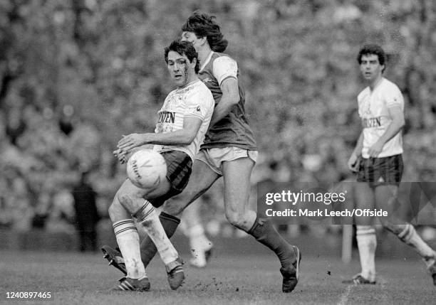 January 1985 London, Football League Division One, Arsenal v Tottenham Hotspur, Paul Miller of Tottenham with a cut eye.