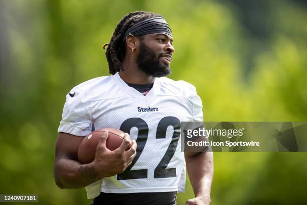 Pittsburgh Steelers running back Najee Harris takes part in a drill during the team's OTA practice on May 25 at the Steelers Practice Facility in...