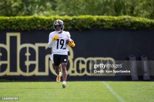 Pittsburgh Steelers wide receiver Calvin Austin III takes part in a drill during the team's OTA practice on May 25 at the Steelers Practice Facility...