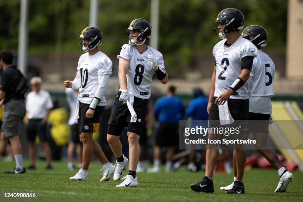 Pittsburgh Steelers quarterback Kenny Pickens takes part in a drill with quarterback Mitchell Trubisky , Mason Rudolph , and Chris Oladokun during...