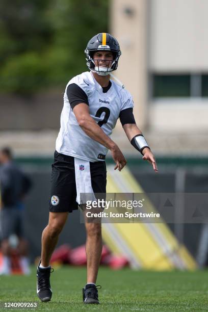 Pittsburgh Steelers quarterback Mason Rudolph takes part in a drill during the team's OTA practice on May 25 at the Steelers Practice Facility in...
