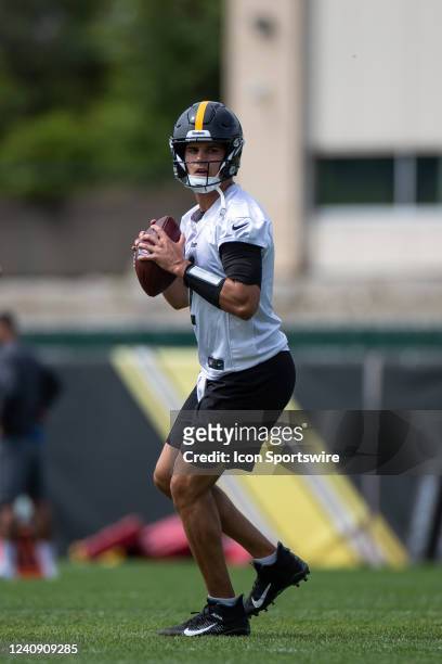 Pittsburgh Steelers quarterback Mason Rudolph takes part in a drill during the team's OTA practice on May 25 at the Steelers Practice Facility in...