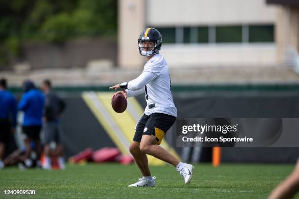 Pittsburgh Steelers quarterback Mitch Trubisky takes part in a drill during the team's OTA practice on May 25 at the Steelers Practice Facility in...