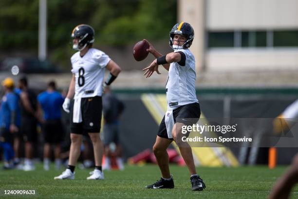 Pittsburgh Steelers quarterback Mason Rudolph takes part in a drill during the team's OTA practice on May 25 at the Steelers Practice Facility in...