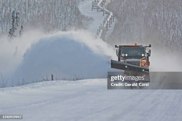 雪犁,在道爾頓公路上,威斯曼北部,阿拉斯加 - snowplow 個照片及圖片檔