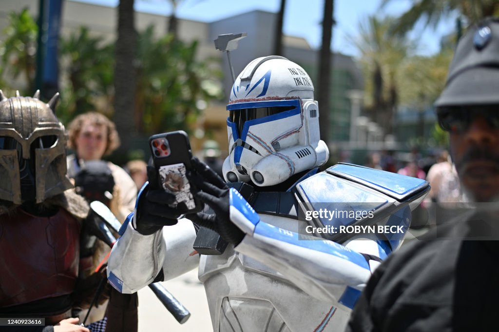 TOPSHOT-US-ENTERTAINMENT-STARWARS-FANS