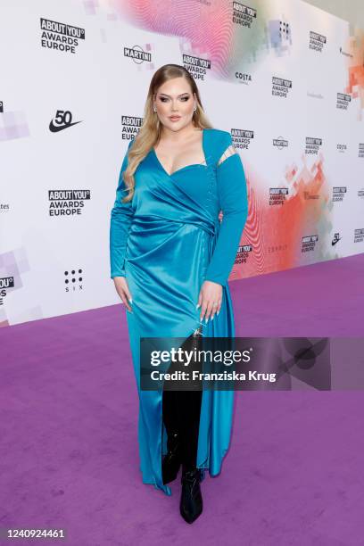 Nikkietutorials Rode Loper Nikkietutorials Photos and Premium High Res Pictures - Getty Images