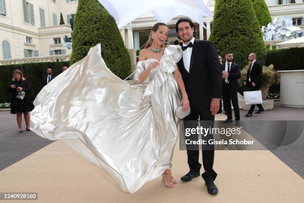 Petra Nemcova and Benjamin Larretche attend amfAR Gala Cannes 2022 at Hotel du Cap-Eden-Roc on May 26, 2022 in Cap d'Antibes, France.