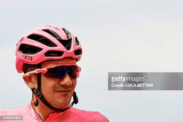 Overall leader Team Ineos' Ecuadorian rider Richard Carapaz prepares to take the start of the 20th stage of the Giro d'Italia 2022 cycling race, 168...