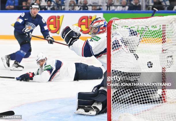 Finland's forward Sakari Manninen scores the 2-1 past USA's goalkeeper Jeremy Swayman during the IIHF Ice Hockey World Championships half final match...