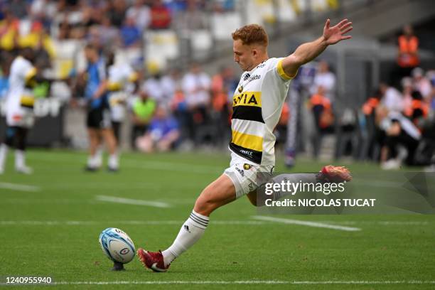 La Rochelle's New Zealand fly-half Ihaia West shoots during the European Rugby Champions Cup, rugby union final between Stade Rochelais and Leinster...