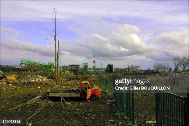 Elf Explosion 73 Elf Atochem Photos & High Res Pictures - Getty Images