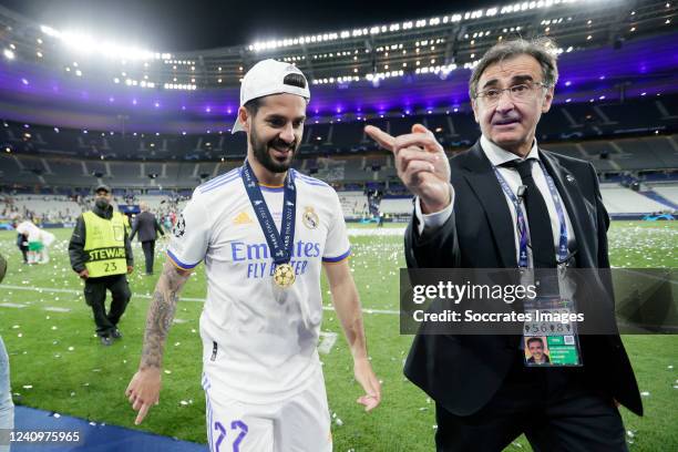 Isco Alarcon of Real Madrid, Director of security of Real Madrid Jose Antonio Mellado Valverde during the UEFA Champions League match between...