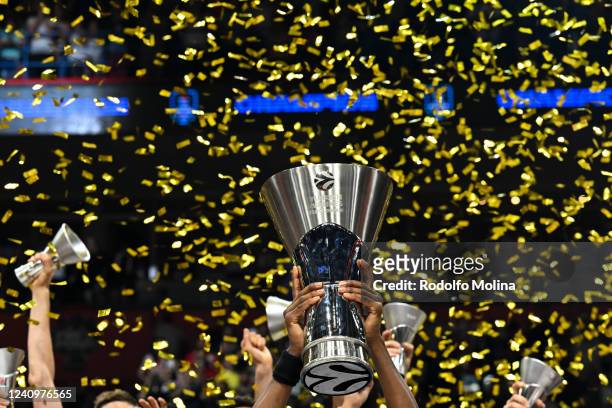 Players of Anadolu Efes Istanbul celebrates at the end of the Turkish Airlines EuroLeague Final Four Belgrade 2022 Championship game Real Madrid v...