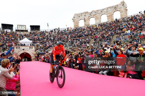 Team Bahrain's Spanish rider Mikel Landa enters the Verona arena after competing in the 21st and final stage of the Giro dItalia 2022 cycling race,...